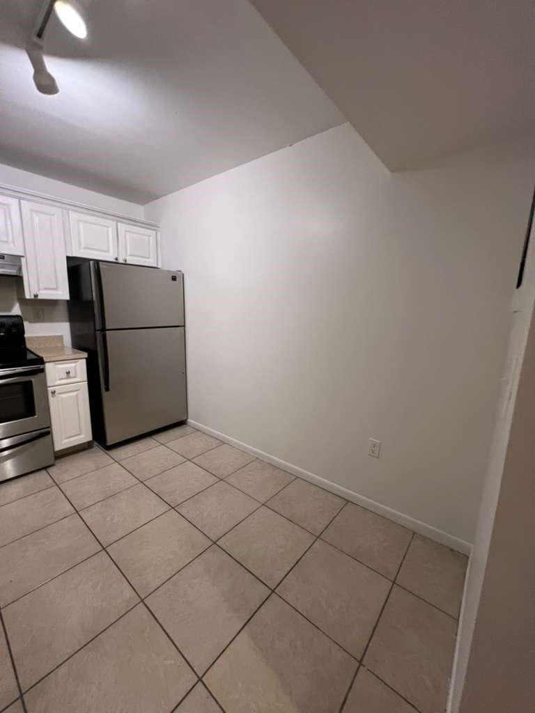 Undisclosed Address Plantation, FL 33324 - Photo 3 of 18 kitchen