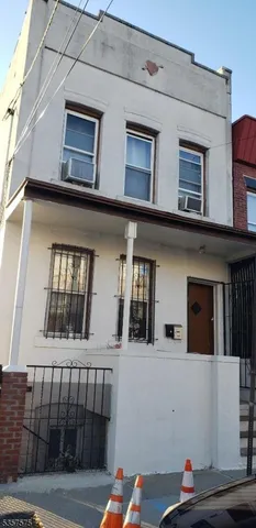 $1,800 | 552 North 9th Street, Newark, NJ 07107