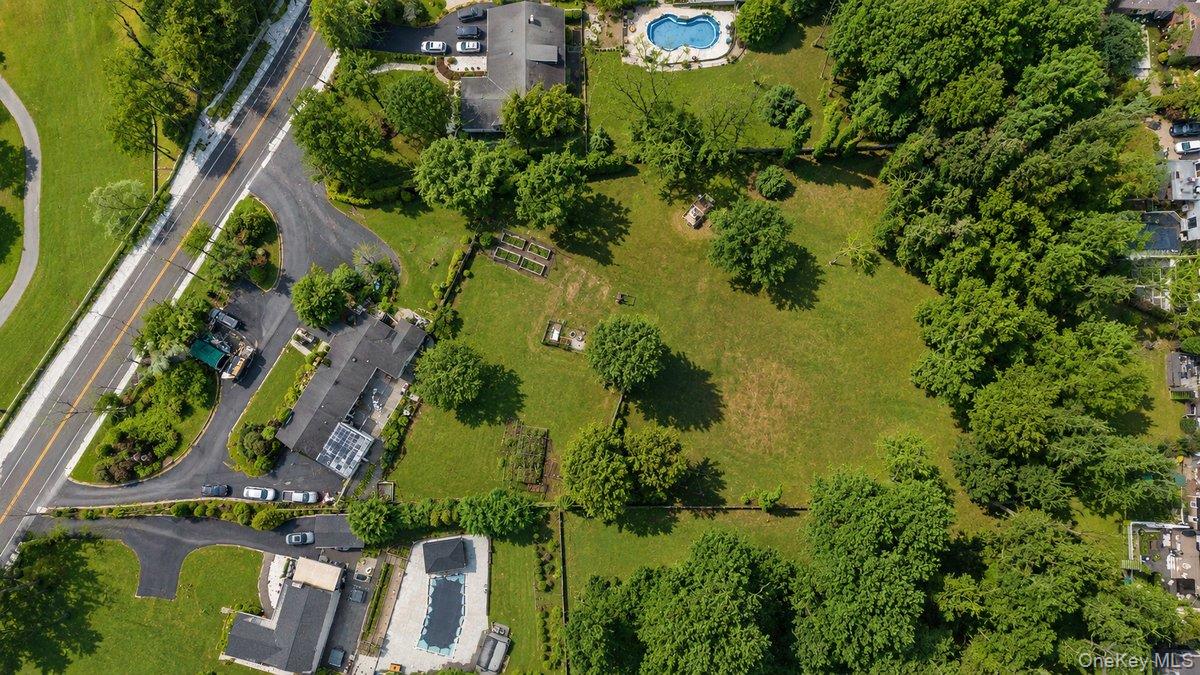 33 Fleets Cove Road Huntington, NY 11743 - Photo 5 of 42