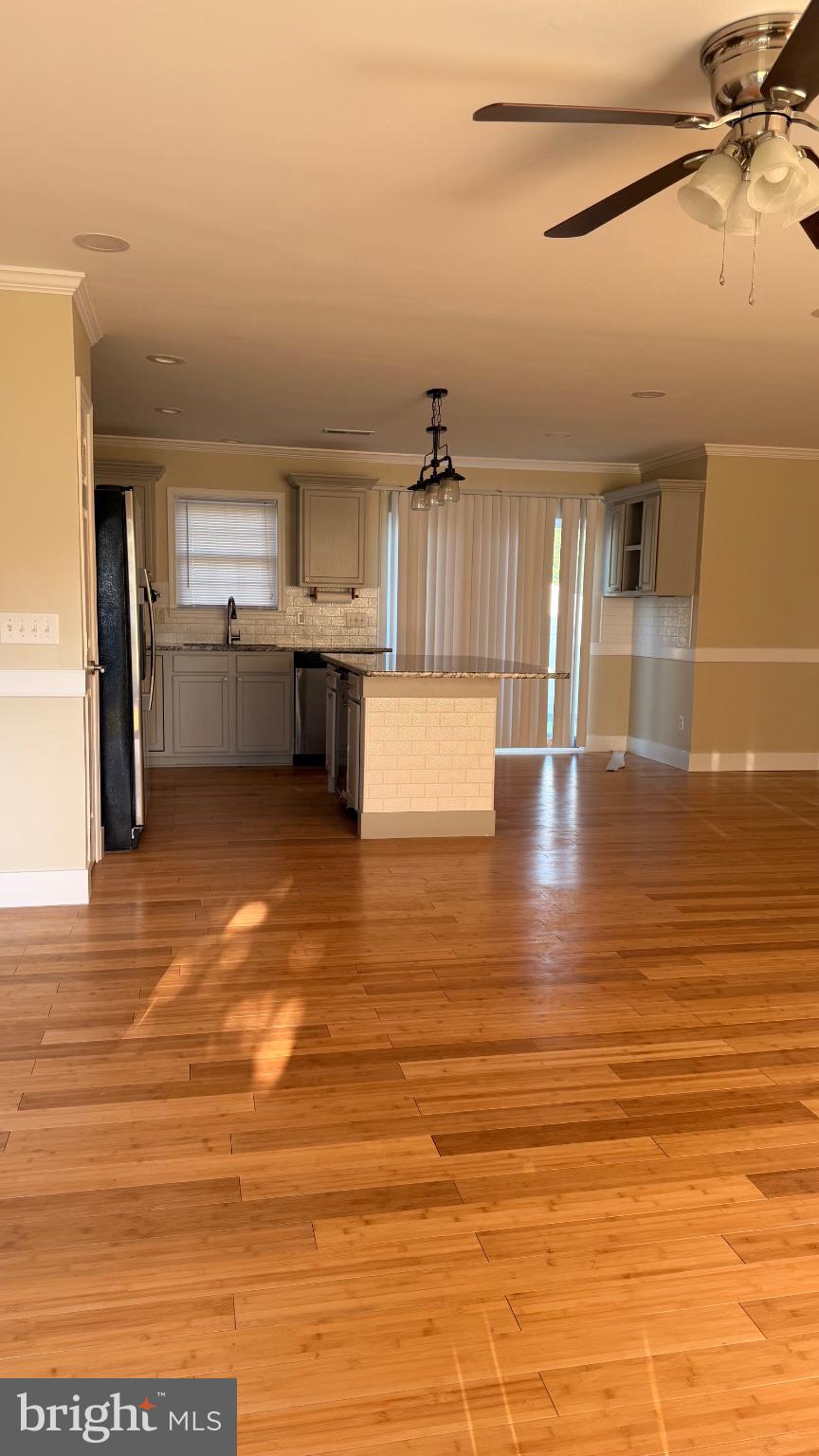 1110 High Street Cambridge, MD 21613 - Photo 3 of 22 Spacious open layout with warm tones.