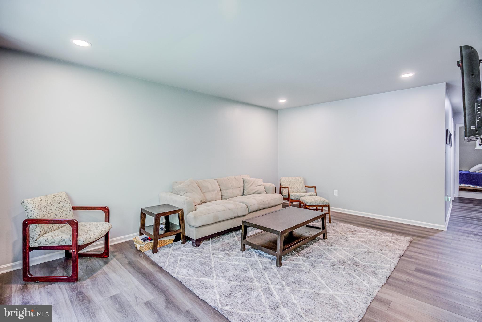 7307 Reservation Drive Springfield, VA 22153 - Photo 23 of 47 Living room