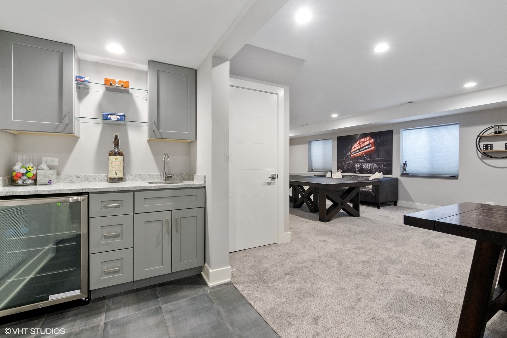 933 Echo Lane Glenview, IL 60025 - Photo 24 of 28 a room with furniture and a flat screen tv