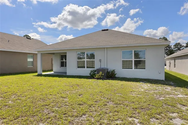 a view of a house with backyard and garden