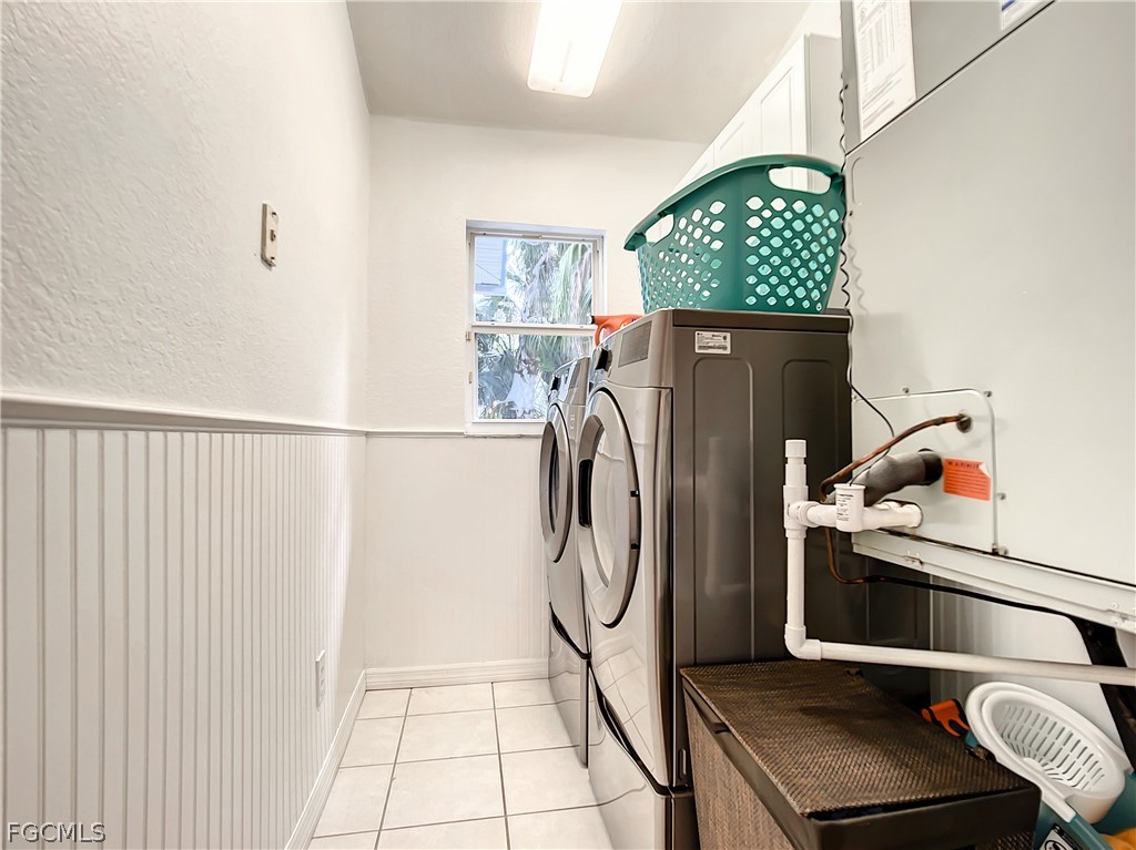 2511 6th Street Northwest Naples, FL 34120 - Photo 38 of 39 a utility room with dryer and washer