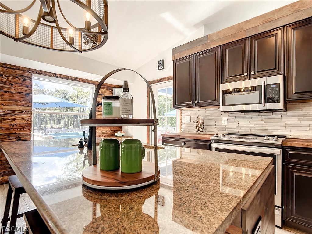 2511 6th Street Northwest Naples, FL 34120 - Photo 10 of 39