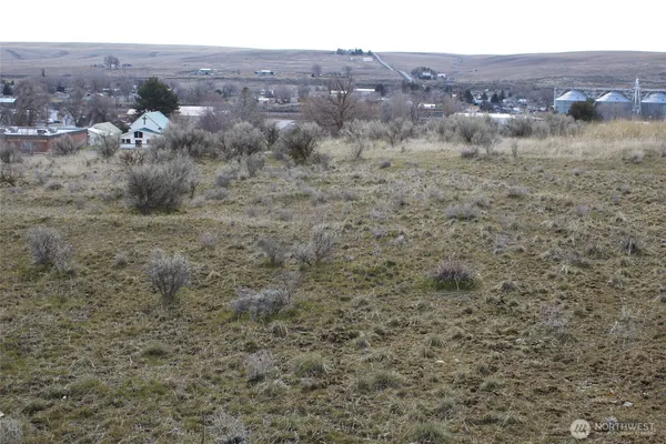 an aerial view of house with yard and mountain view