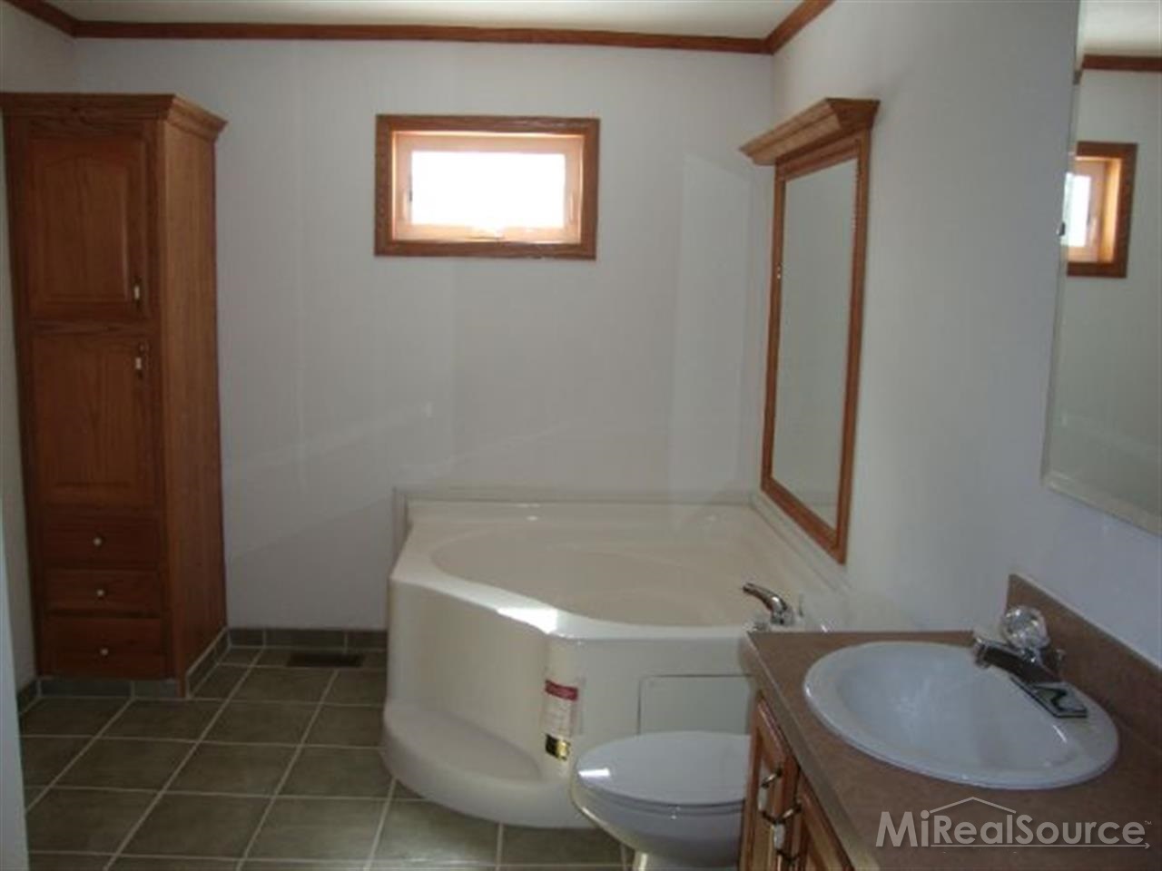 1145 Silver Bell Road Rochester, MI 48306 - Photo 17 of 30 31191562-16.JPG