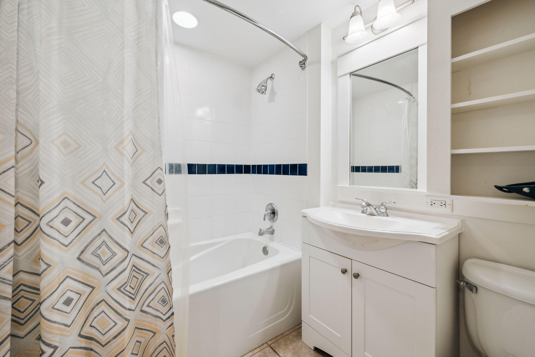 9100 Baytowne Wharf Boulevard, Unit 3668 Miramar Beach, FL 32550 - Photo 30 of 38 a bathroom with a bathtub sink mirror and toilet