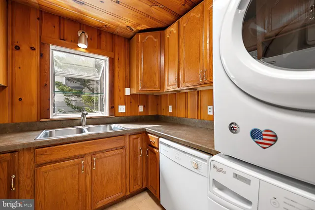 a view of a kitchen with washer and dryer