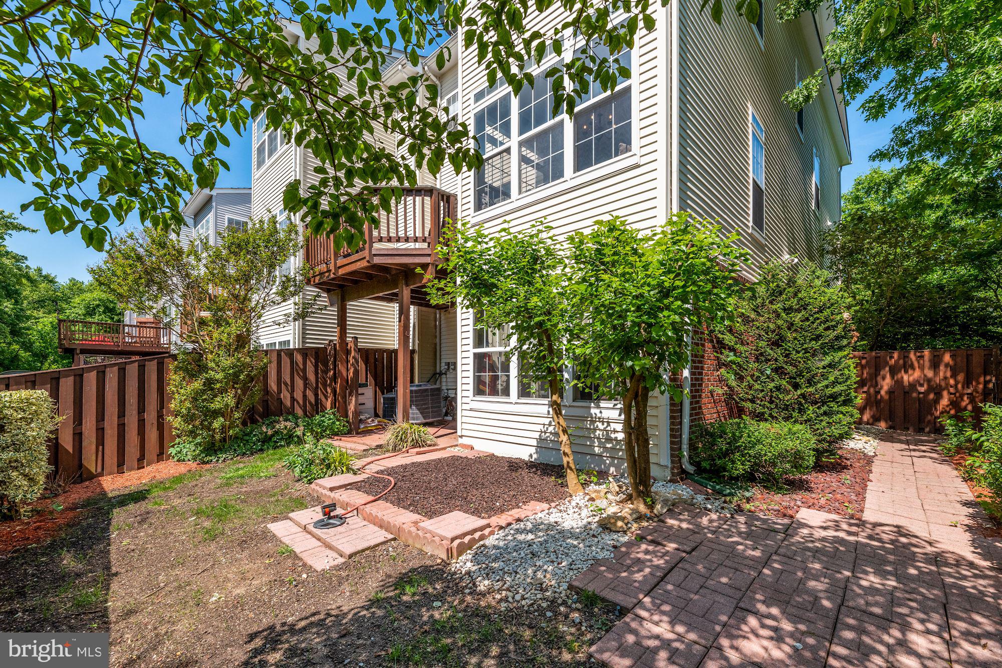 7265 John Rylands Way Springfield, VA 22150 - Photo 25 of 26 Large end-unit rear yard