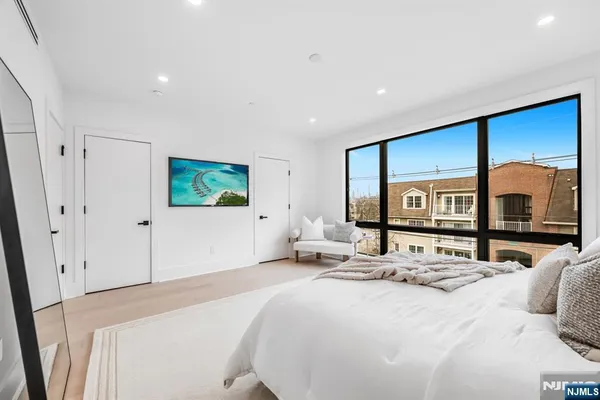 $1,775,000 | 25 Garden Place, Unit A, Edgewater, NJ 07020