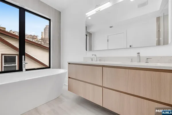 $1,775,000 | 25 Garden Place, Unit A, Edgewater, NJ 07020