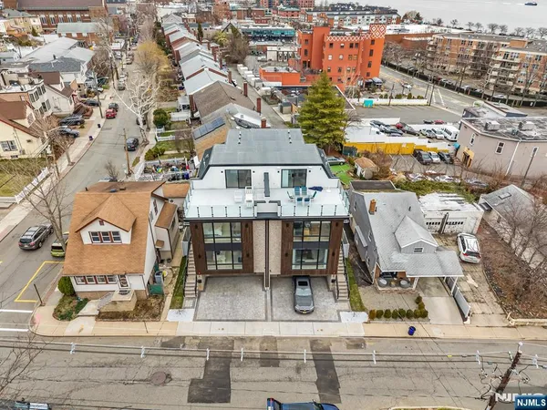 $1,775,000 | 25 Garden Place, Unit A, Edgewater, NJ 07020