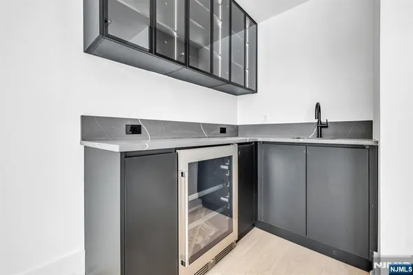 $1,775,000 | 25 Garden Place, Unit A, Edgewater, NJ 07020