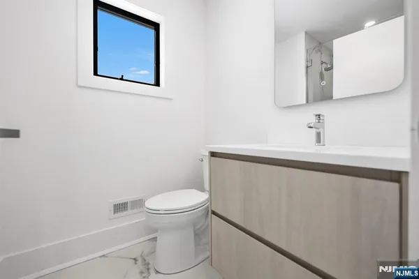 $1,775,000 | 25 Garden Place, Unit A, Edgewater, NJ 07020