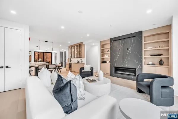 $1,775,000 | 25 Garden Place, Unit A, Edgewater, NJ 07020