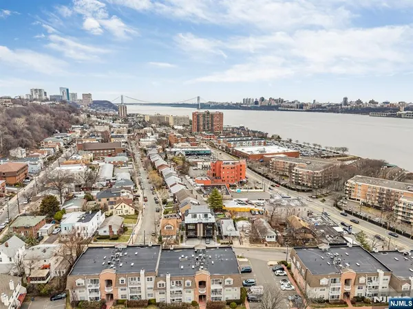 $1,775,000 | 25 Garden Place, Unit A, Edgewater, NJ 07020