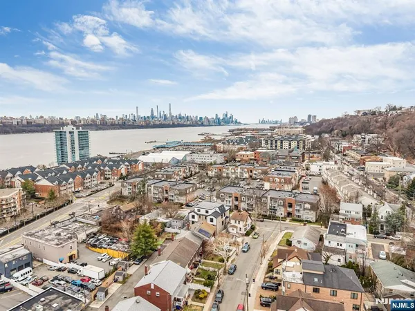 $1,775,000 | 25 Garden Place, Unit A, Edgewater, NJ 07020