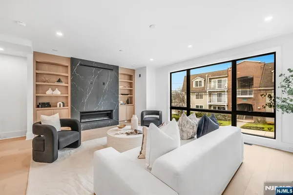 $1,775,000 | 25 Garden Place, Unit A, Edgewater, NJ 07020