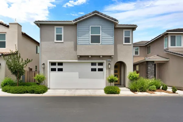 $435,000 | 1927 Kelly Lane, Clovis, CA 93611