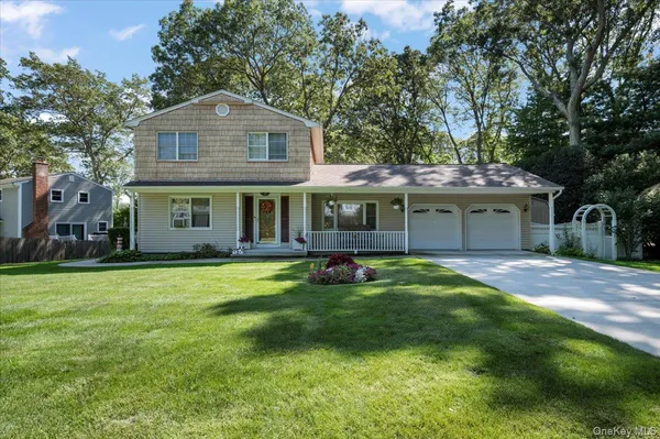 $695,000 | 4 Superior Street, Miller Place, NY 11764