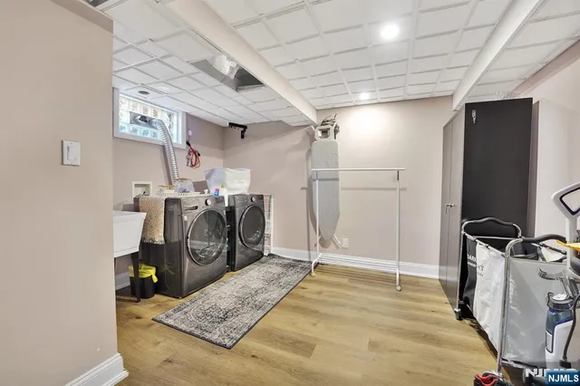 a view of a back yard