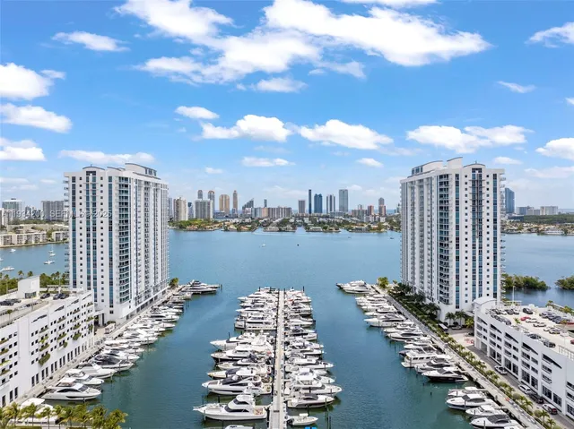 $560,000 | 17111 Biscayne Boulevard, North Miami Beach, FL 33160