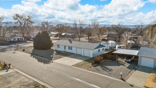 a picture of city view