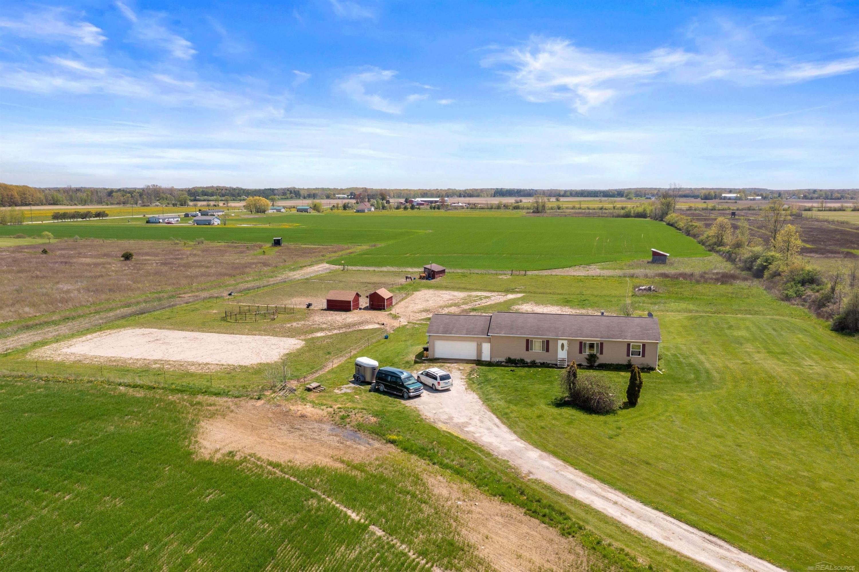 7613 Fisher Road Avoca, MI 48006 - Photo 5 of 31 50213010-f57b58e1-d58c-4ce7-ad0d-f39ef8a8df7b.JPG