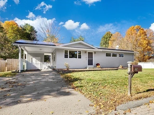 a view of a house with a yard