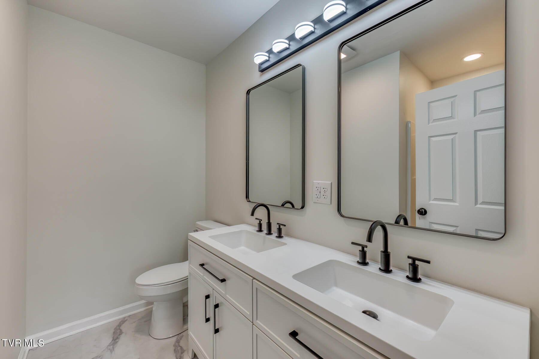 2230 Dave Buck Road Johnson City, TN 37601 - Photo 15 of 30 Master Suite