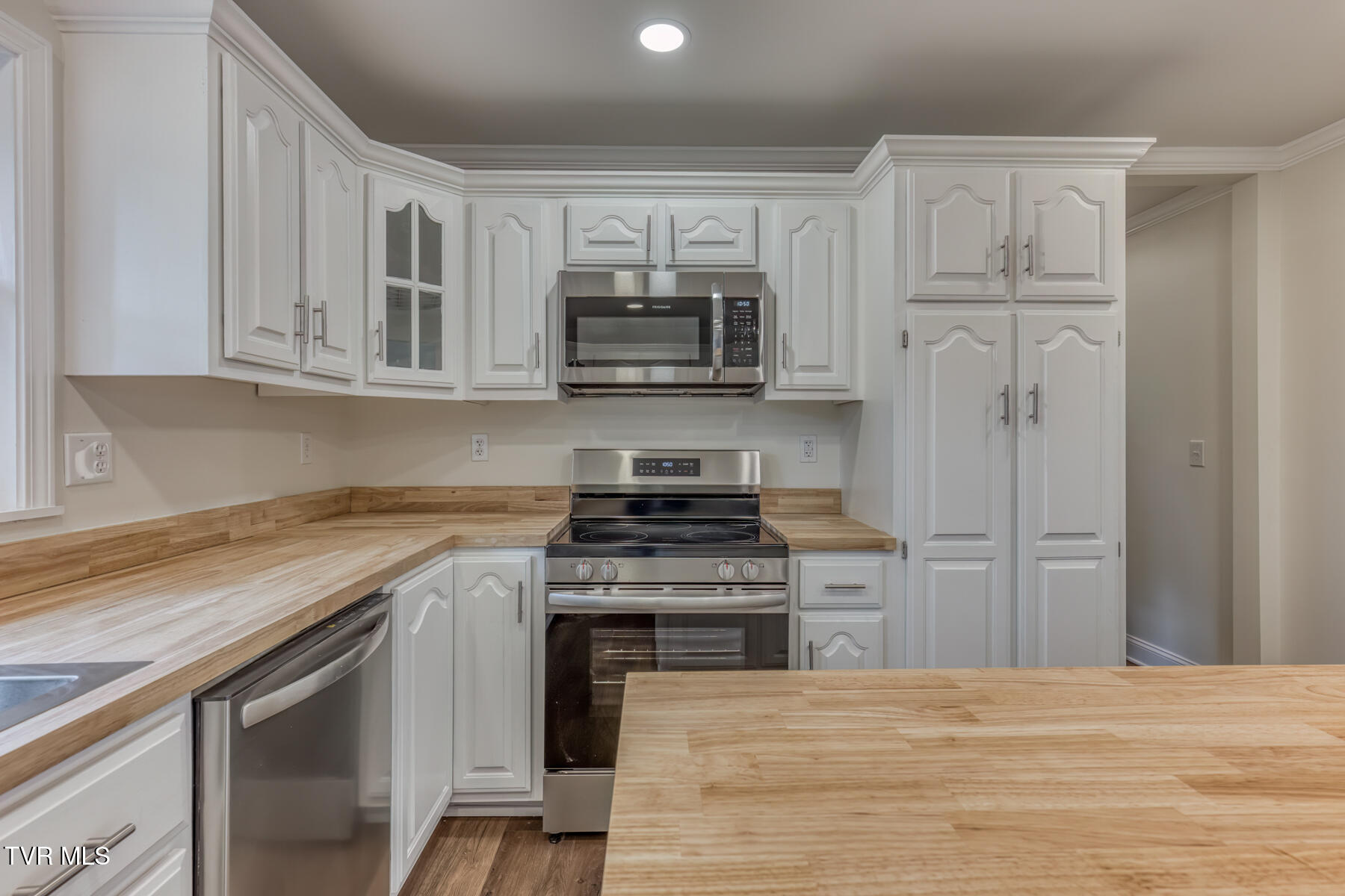 2230 Dave Buck Road Johnson City, TN 37601 - Photo 9 of 30 Kitchen