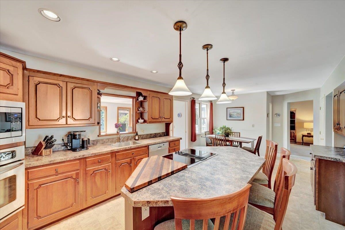 64 Sandy Lane Burlington, VT 05408 - Photo 3 of 48