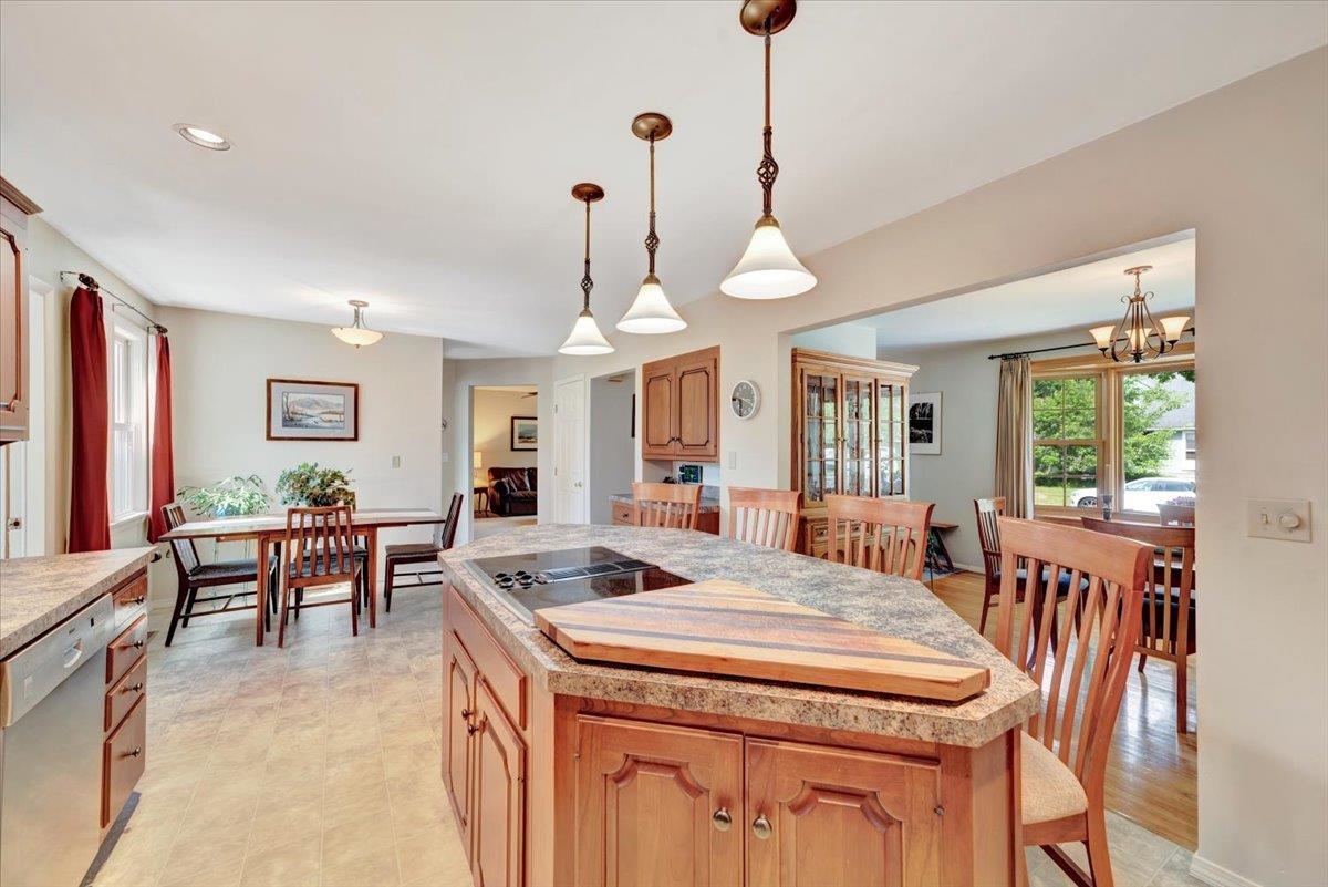 64 Sandy Lane Burlington, VT 05408 - Photo 4 of 48