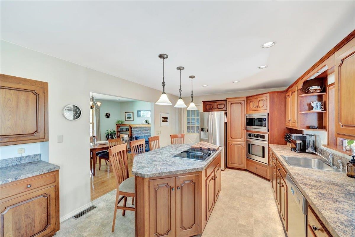 64 Sandy Lane Burlington, VT 05408 - Photo 5 of 48