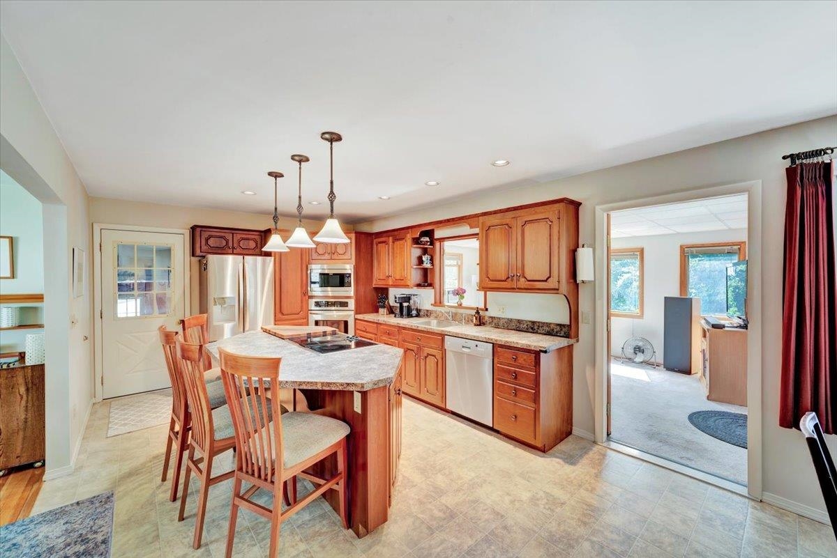 64 Sandy Lane Burlington, VT 05408 - Photo 6 of 48