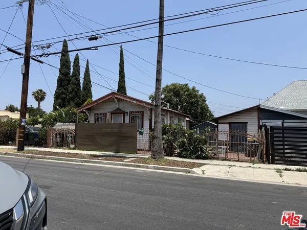 a view of a house