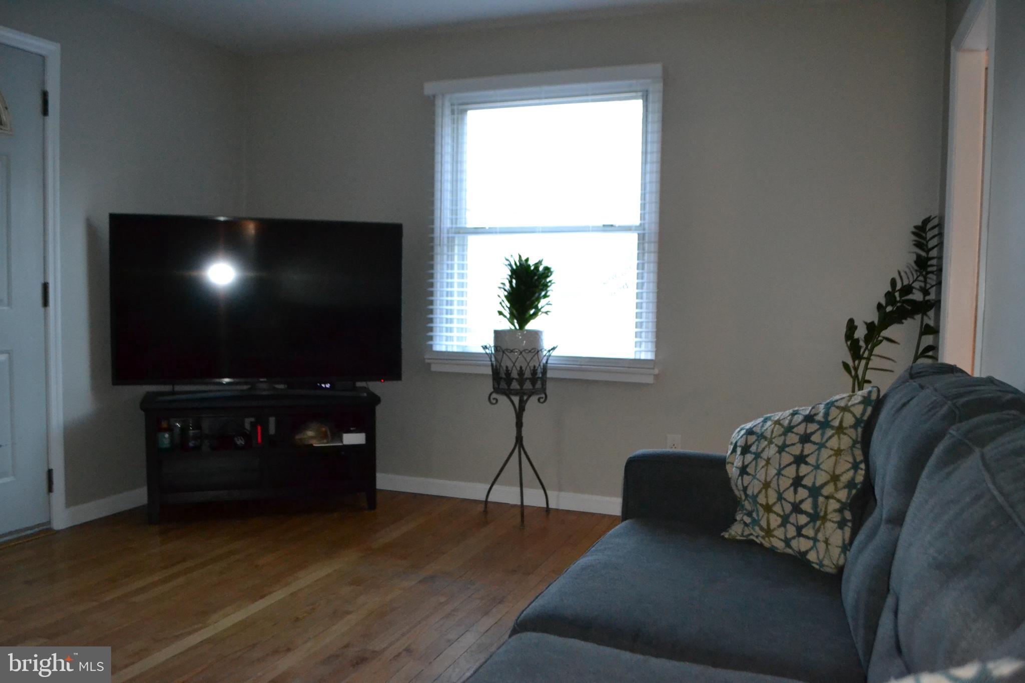 232 Clamer Road Ewing, NJ 08628 - Photo 5 of 15 Living room