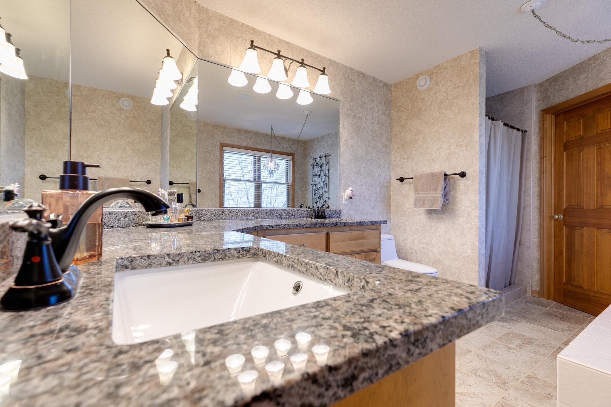 7568 Walnut Curve Chanhassen, MN 55317 - Photo 28 of 53