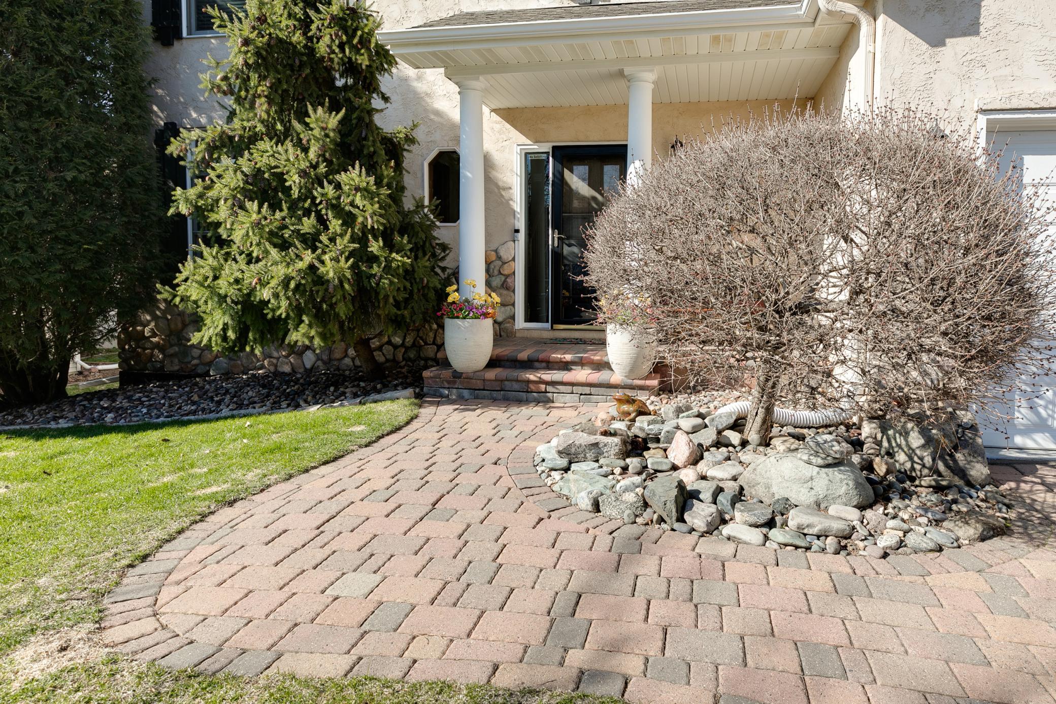 7568 Walnut Curve Chanhassen, MN 55317 - Photo 6 of 53