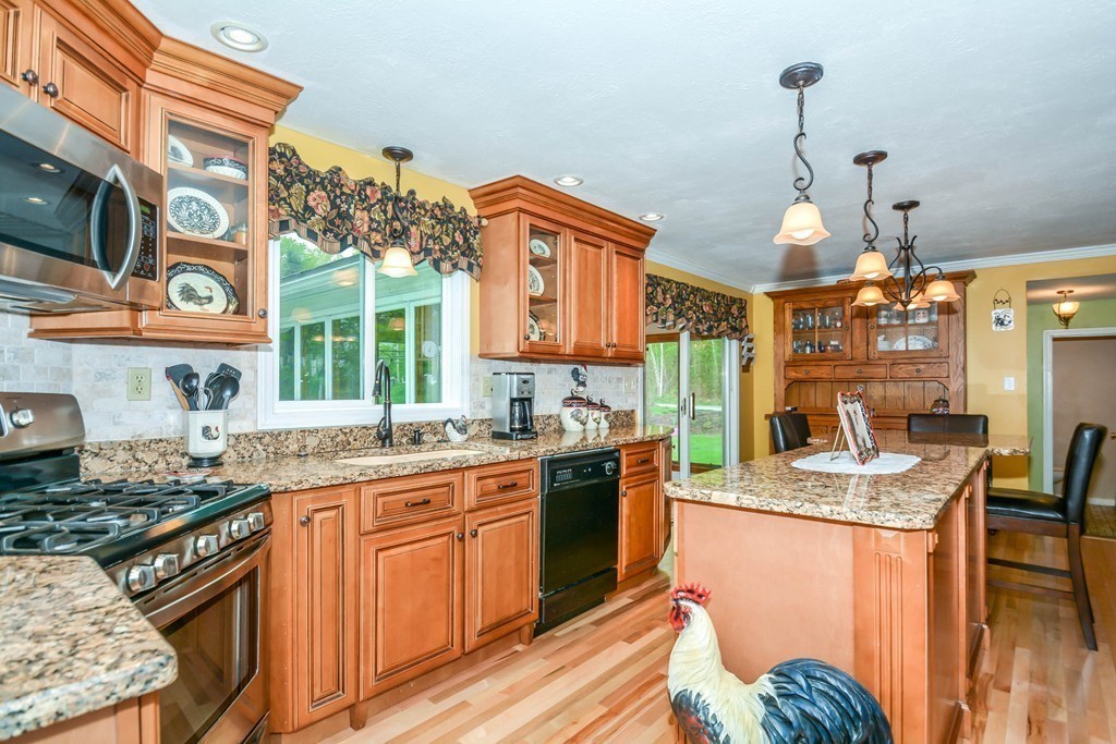 142 Lexington Road Dracut, MA 01826 - Photo 11 of 30 Gallery Image 11