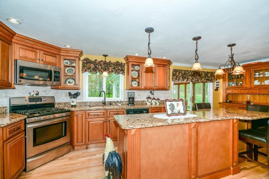 142 Lexington Road Dracut, MA 01826 - Photo 12 of 30 Gallery Image 12