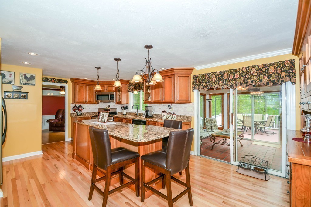 142 Lexington Road Dracut, MA 01826 - Photo 13 of 30 Gallery Image 13