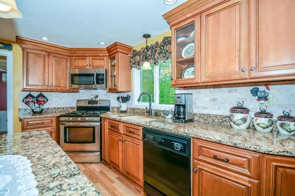 142 Lexington Road Dracut, MA 01826 - Photo 14 of 30 Gallery Image 14
