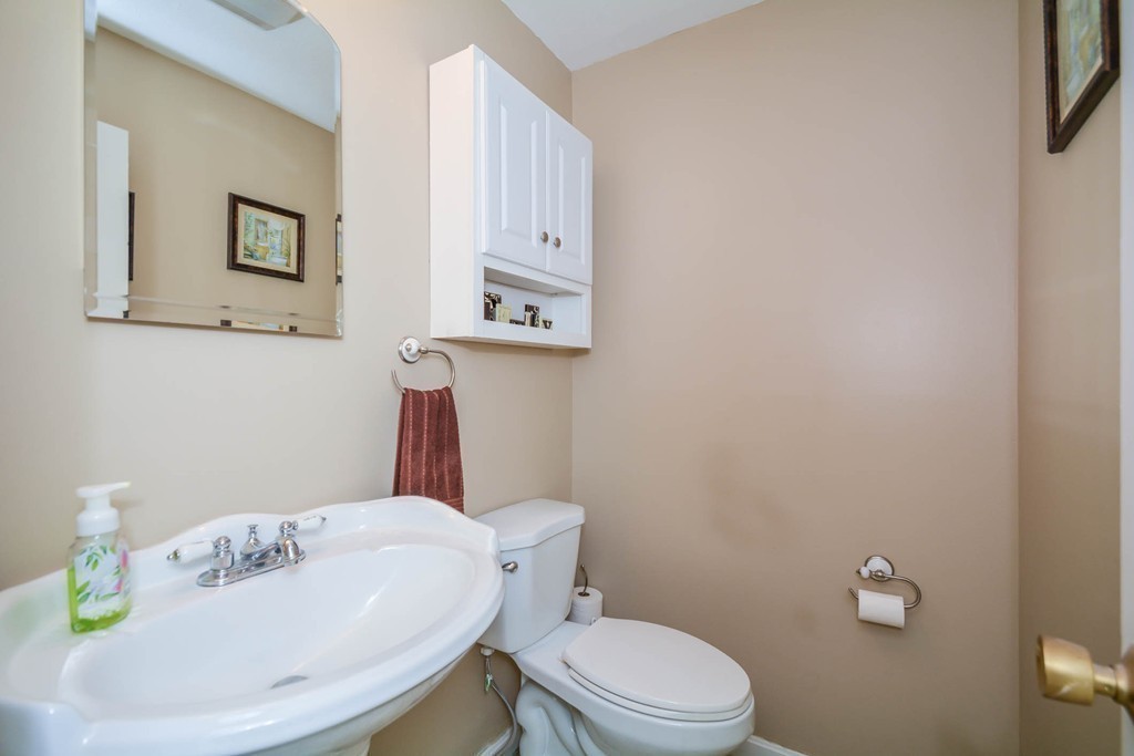 142 Lexington Road Dracut, MA 01826 - Photo 20 of 30 Gallery Image 20