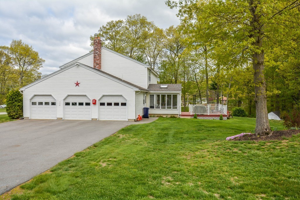 142 Lexington Road Dracut, MA 01826 - Photo 2 of 30 Gallery Image 2