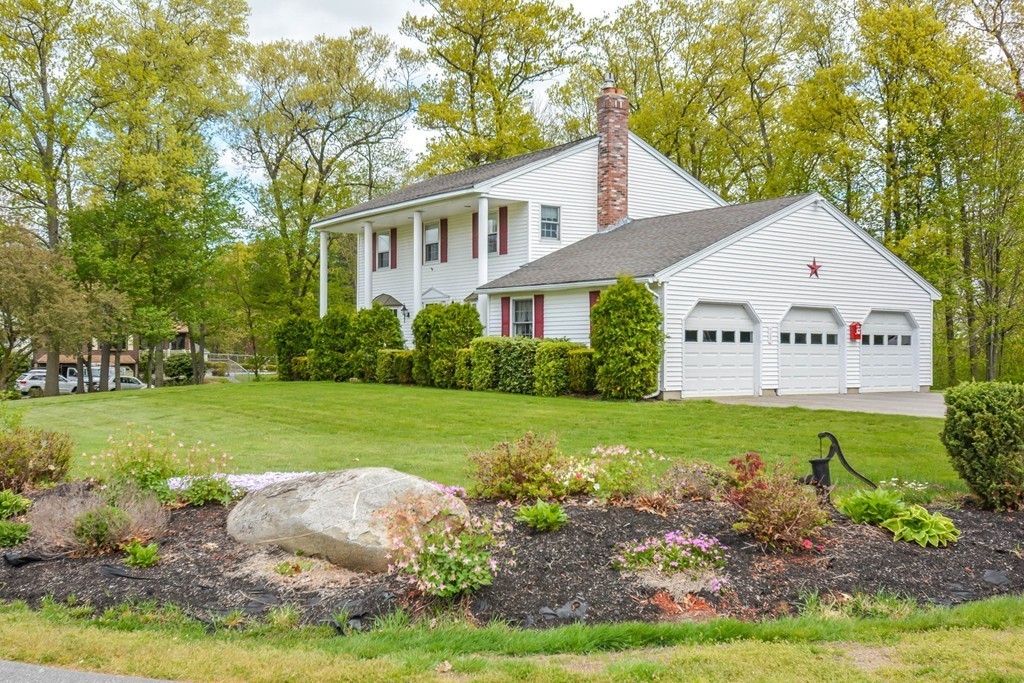 142 Lexington Road Dracut, MA 01826 - Photo 3 of 30 Gallery Image 3