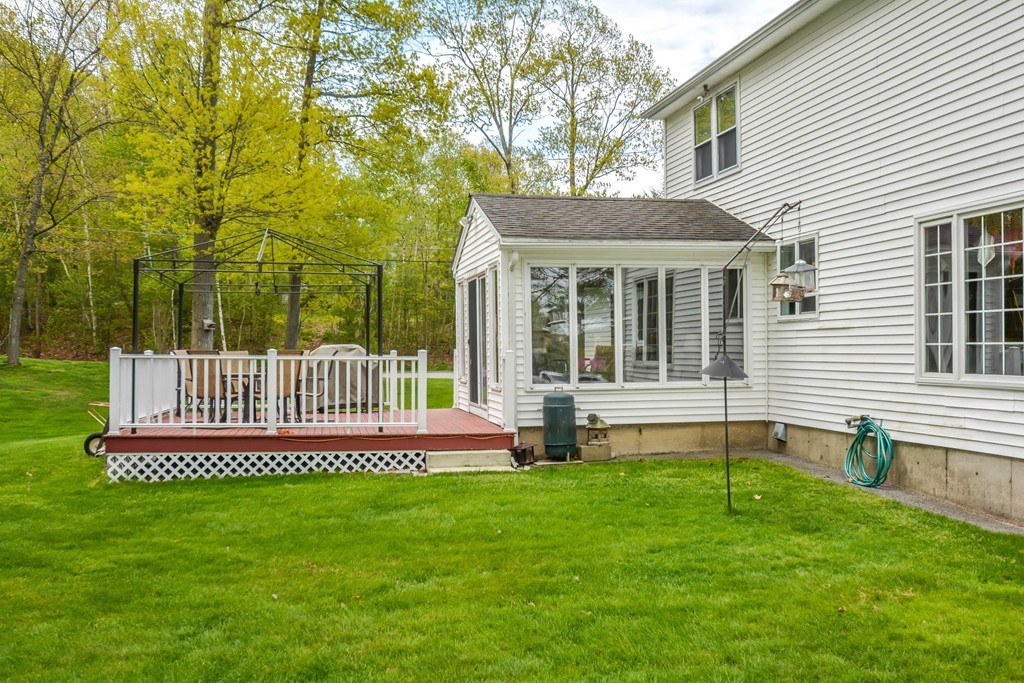 142 Lexington Road Dracut, MA 01826 - Photo 4 of 30 Gallery Image 4