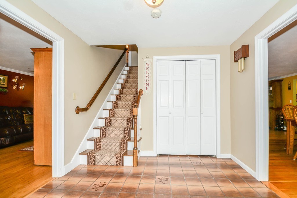 142 Lexington Road Dracut, MA 01826 - Photo 6 of 30 Gallery Image 6