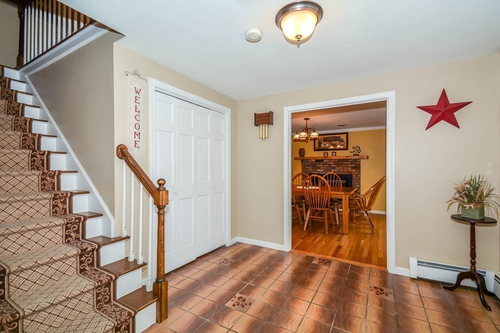 142 Lexington Road Dracut, MA 01826 - Photo 7 of 30 Gallery Image 7